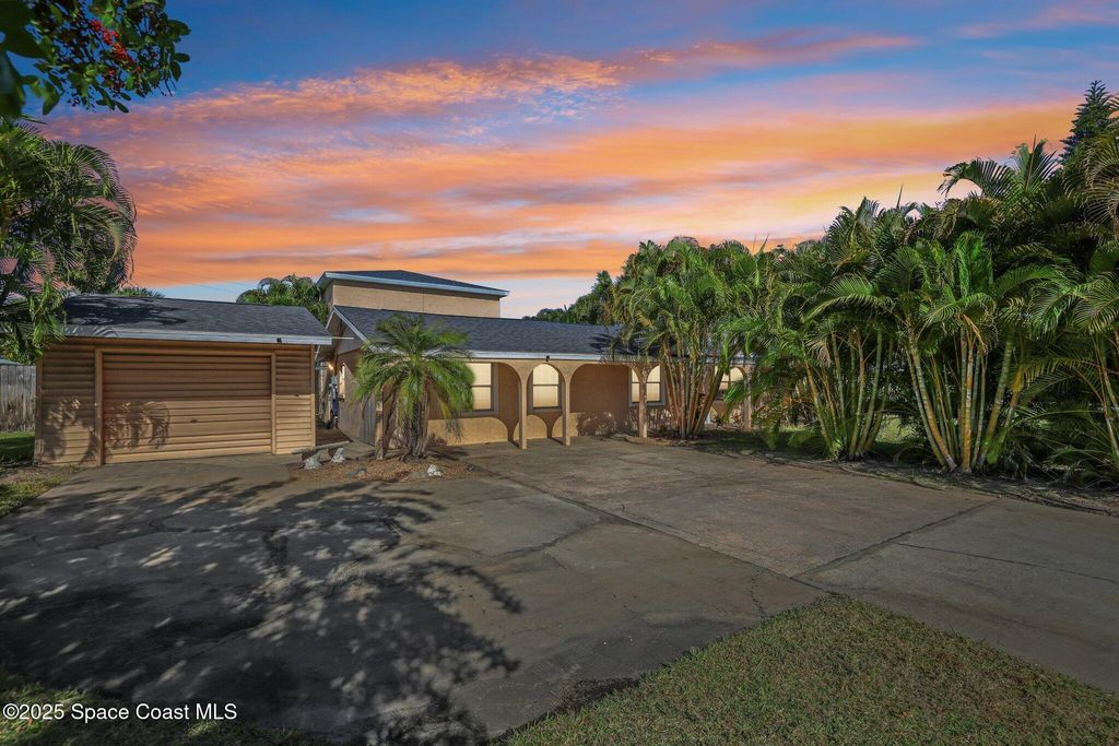 220 Avenida De Paz, Indialantic, FL 32903