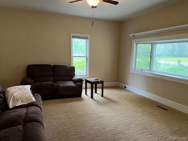 25 W Hunters Creek Road, Lapeer, MI 48446