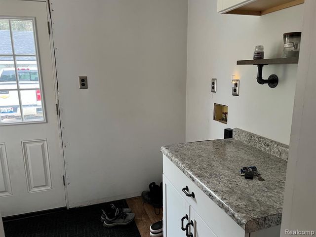 25 W Hunters Creek Road, Lapeer, MI 48446