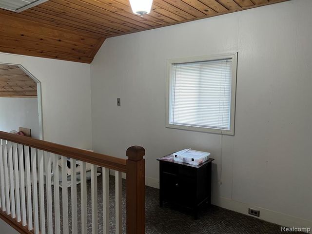 25 W Hunters Creek Road, Lapeer, MI 48446
