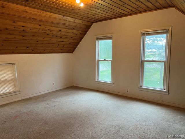 25 W Hunters Creek Road, Lapeer, MI 48446
