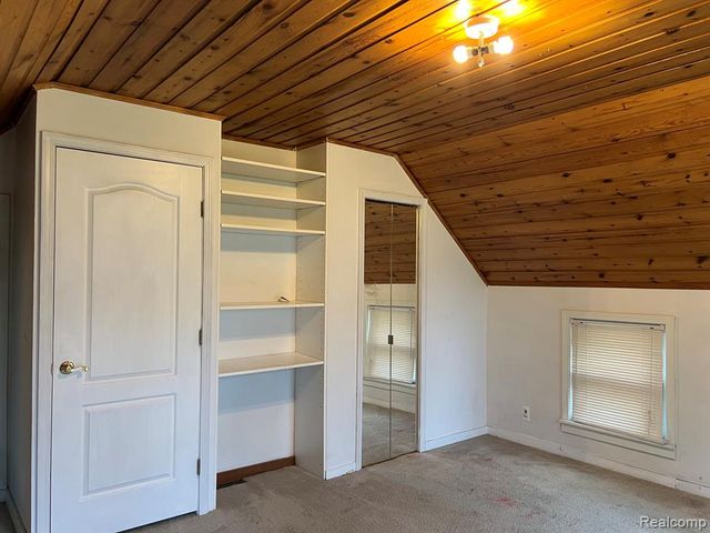 25 W Hunters Creek Road, Lapeer, MI 48446