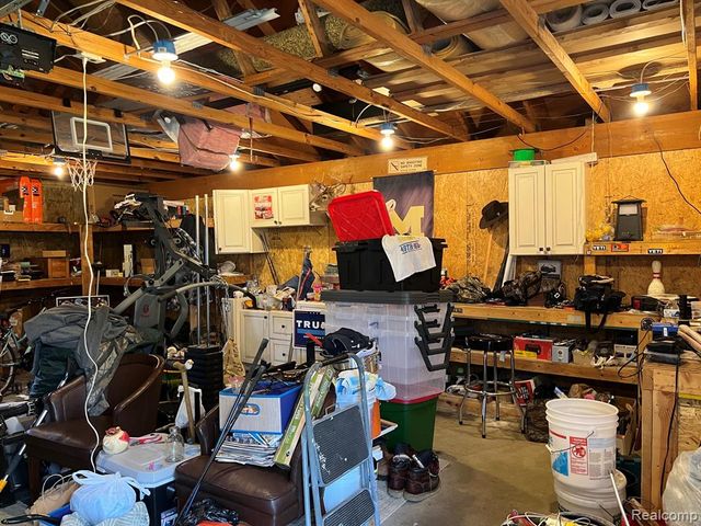 25 W Hunters Creek Road, Lapeer, MI 48446