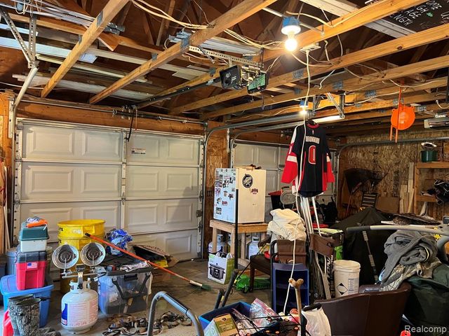 25 W Hunters Creek Road, Lapeer, MI 48446