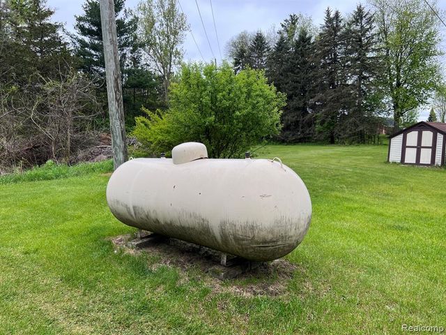 25 W Hunters Creek Road, Lapeer, MI 48446