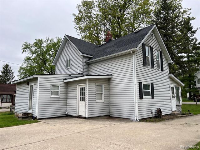 25 W Hunters Creek Road, Lapeer, MI 48446