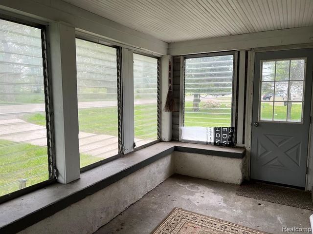 25 W Hunters Creek Road, Lapeer, MI 48446