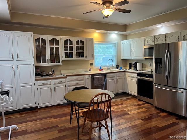 25 W Hunters Creek Road, Lapeer, MI 48446