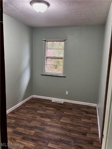 809 Delia Avenue, Martins Ferry, OH 43935