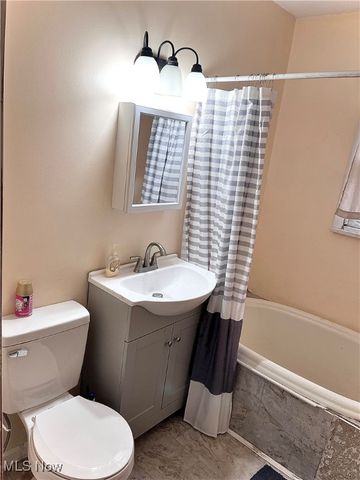 809 Delia Avenue, Martins Ferry, OH 43935