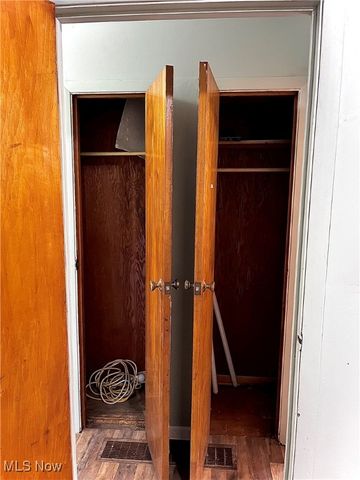 809 Delia Avenue, Martins Ferry, OH 43935