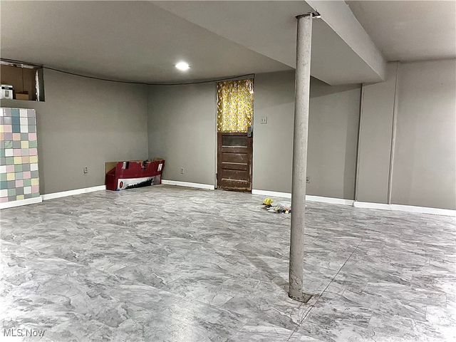 809 Delia Avenue, Martins Ferry, OH 43935