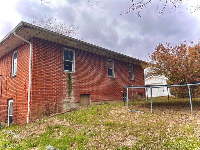 809 Delia Avenue, Martins Ferry, OH 43935