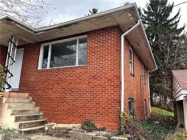 809 Delia Avenue, Martins Ferry, OH 43935