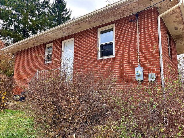 809 Delia Avenue, Martins Ferry, OH 43935