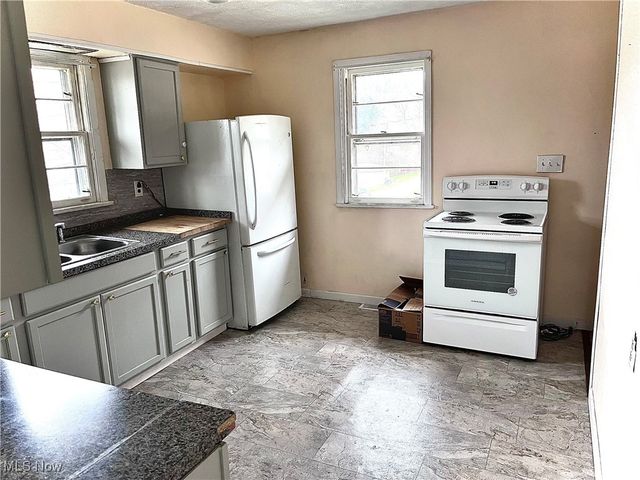 809 Delia Avenue, Martins Ferry, OH 43935