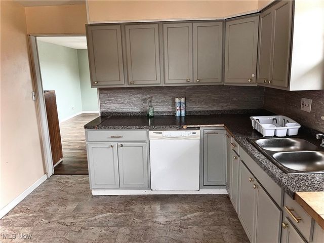 809 Delia Avenue, Martins Ferry, OH 43935