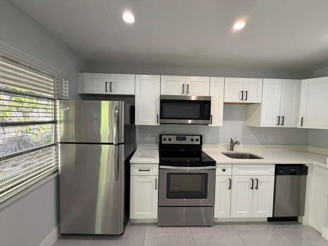 820 N Victoria Park Road 3, Fort Lauderdale, FL 33304