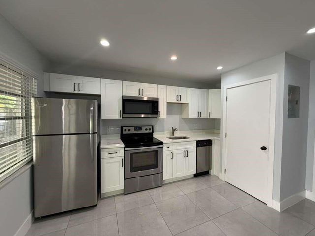 820 N Victoria Park Road 3, Fort Lauderdale, FL 33304