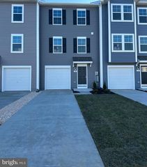 10 COLCHESTER CT, Bunker Hill, WV 25413