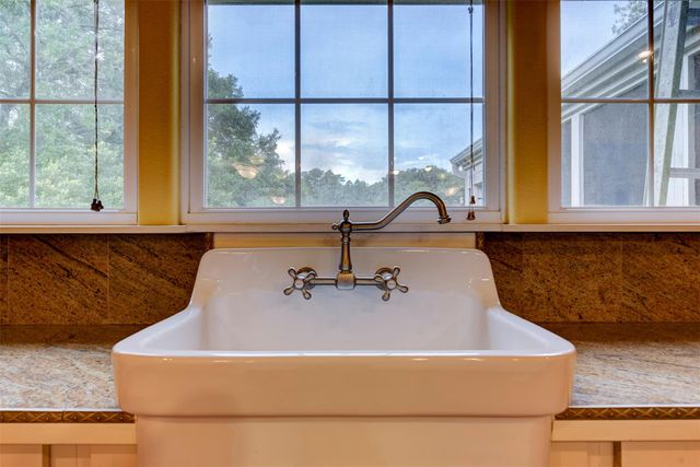 1137 Fm 1406 Road, Winnie, TX 77665