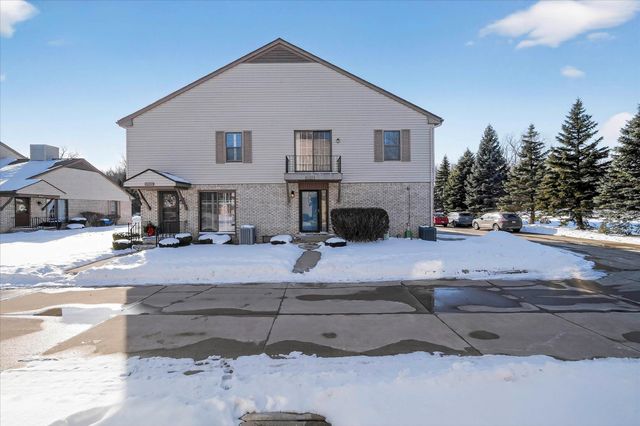 35132 N Bay Circle, Harrison Twp, MI 48045