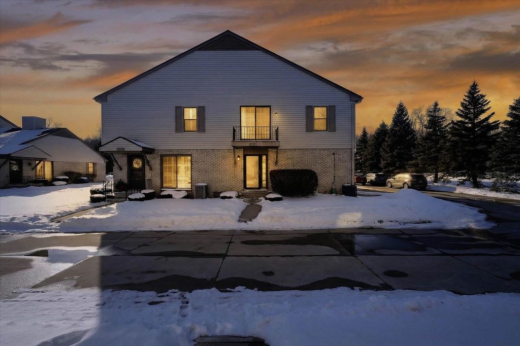 35132 N Bay Circle, Harrison Twp, MI 48045