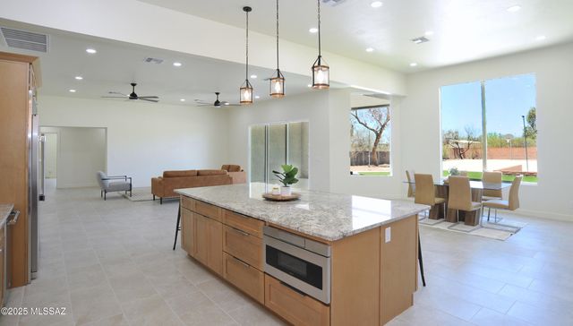 1515 E Kleindale Road, Tucson, AZ 85719