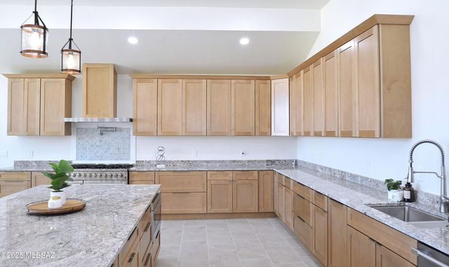 1515 E Kleindale Road, Tucson, AZ 85719