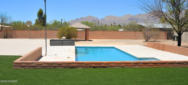 1515 E Kleindale Road, Tucson, AZ 85719