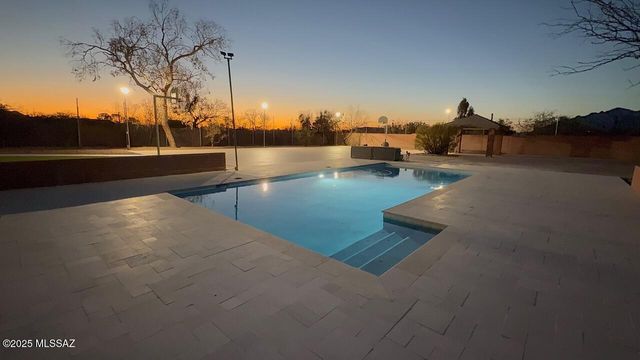 1515 E Kleindale Road, Tucson, AZ 85719