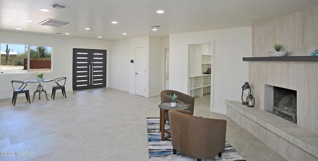 1515 E Kleindale Road, Tucson, AZ 85719