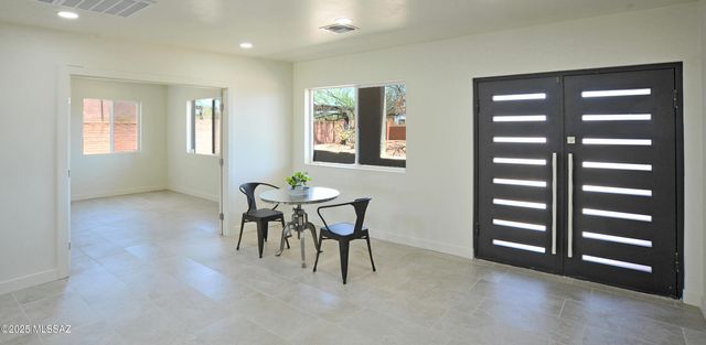 1515 E Kleindale Road, Tucson, AZ 85719