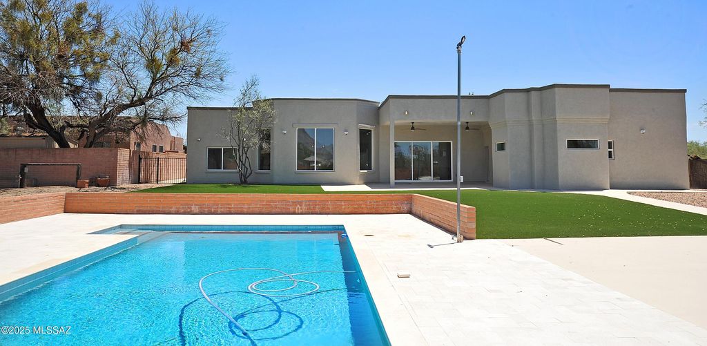 1515 E Kleindale Road, Tucson, AZ 85719