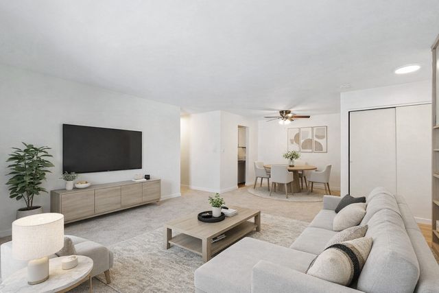 4602 W Northfox Lane 7, Mchenry, IL 60050