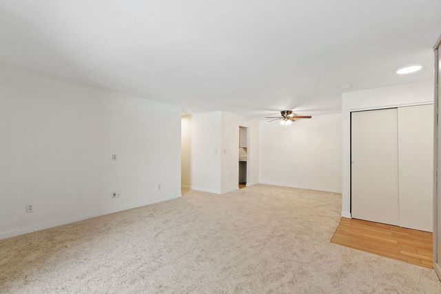 4602 W Northfox Lane 7, Mchenry, IL 60050