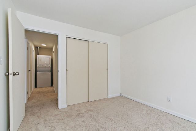 4602 W Northfox Lane 7, Mchenry, IL 60050