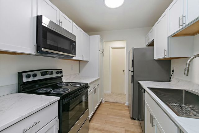 4602 W Northfox Lane 7, Mchenry, IL 60050