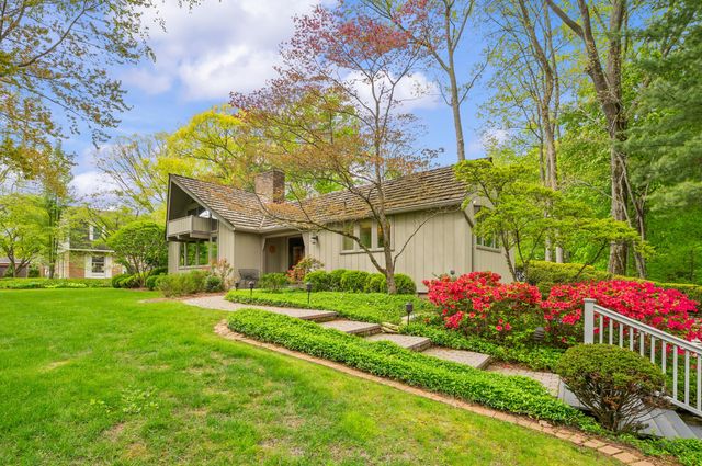 3020 Dozer Drive, St. Joseph, MI 49085