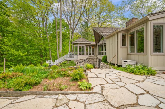 3020 Dozer Drive, St. Joseph, MI 49085