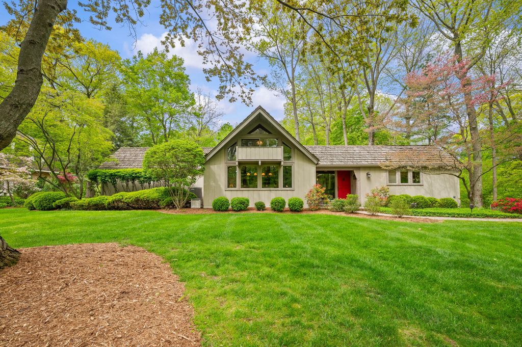 3020 Dozer Drive, St. Joseph, MI 49085