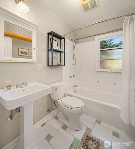 3546 SW 99TH Street, Seattle, WA 98126