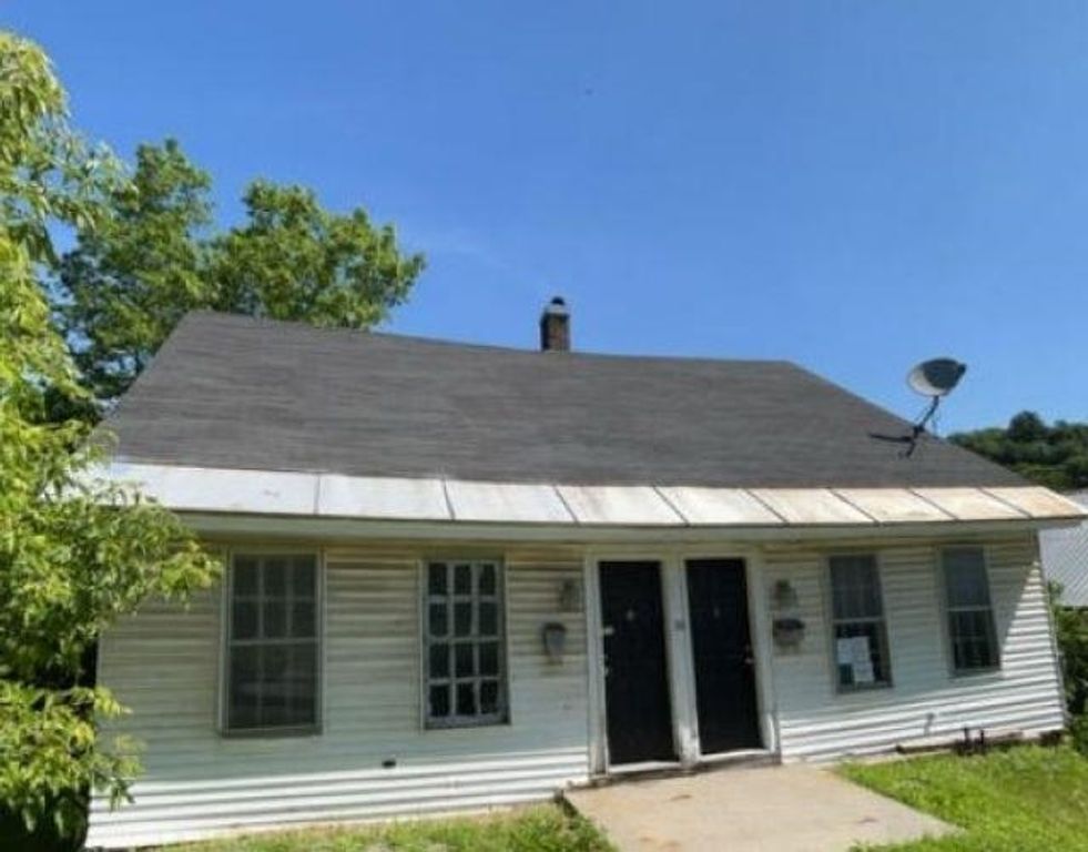 90 Mount Vernon Street, St. Johnsbury, VT 05819