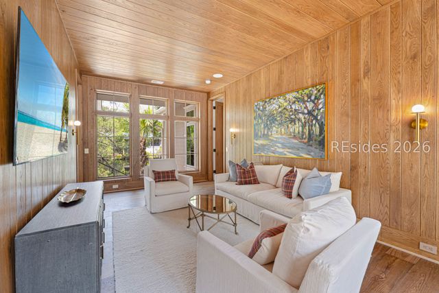 4 Plantation Dr, Hilton Head Island, SC 29928