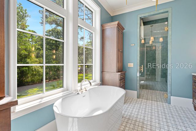 4 Plantation Dr, Hilton Head Island, SC 29928