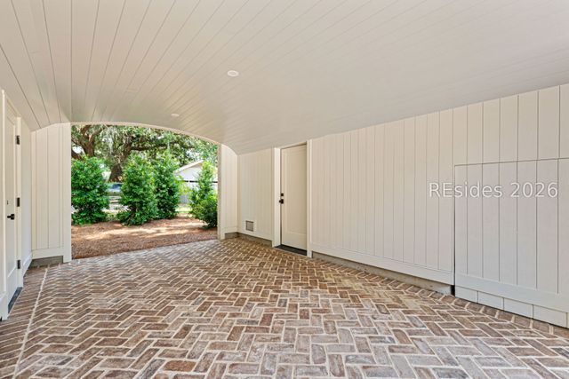 4 Plantation Dr, Hilton Head Island, SC 29928