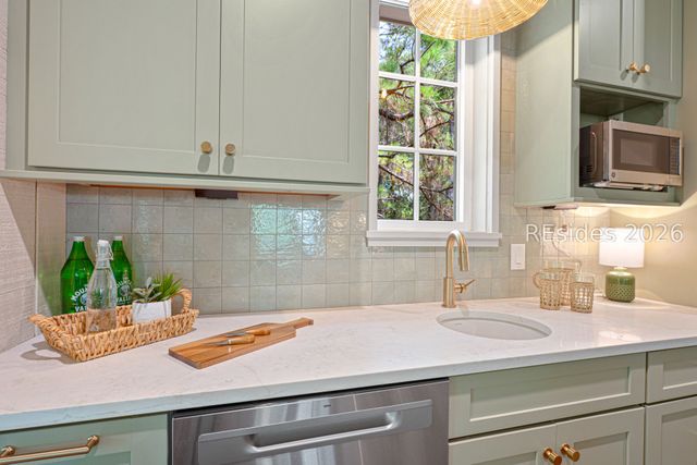 4 Plantation Dr, Hilton Head Island, SC 29928