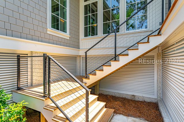 4 Plantation Dr, Hilton Head Island, SC 29928