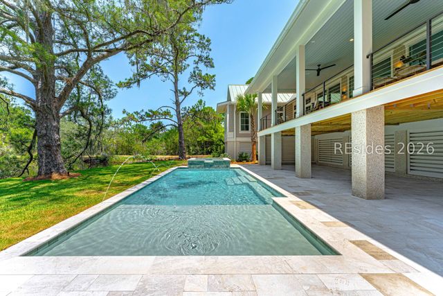 4 Plantation Dr, Hilton Head Island, SC 29928