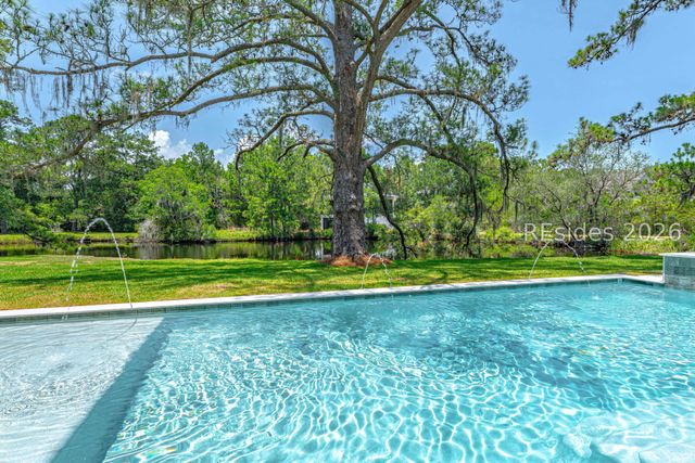 4 Plantation Dr, Hilton Head Island, SC 29928